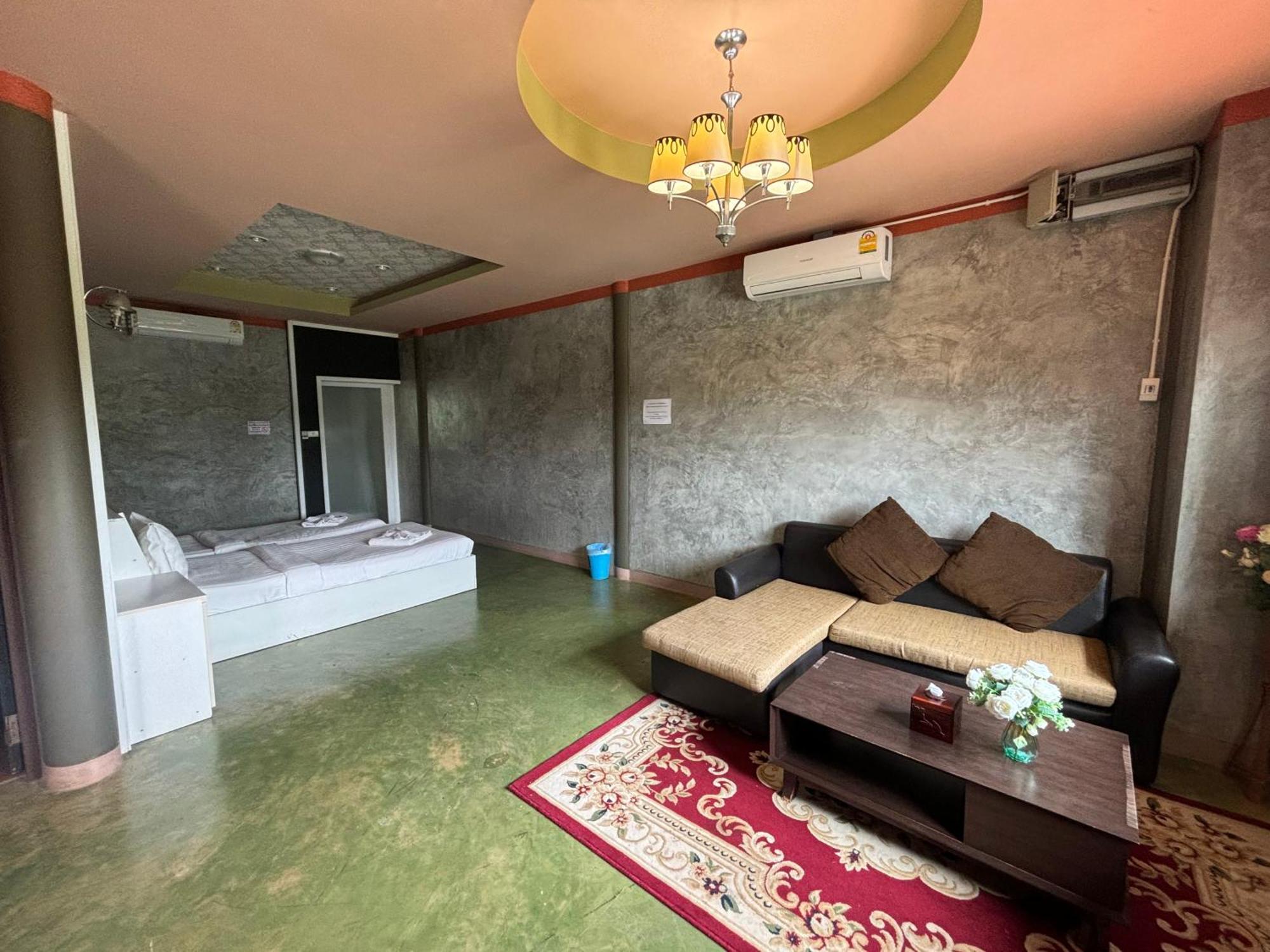Revolution Kanchanaburi Adventure Hq Bancsukkum Kültér fotó